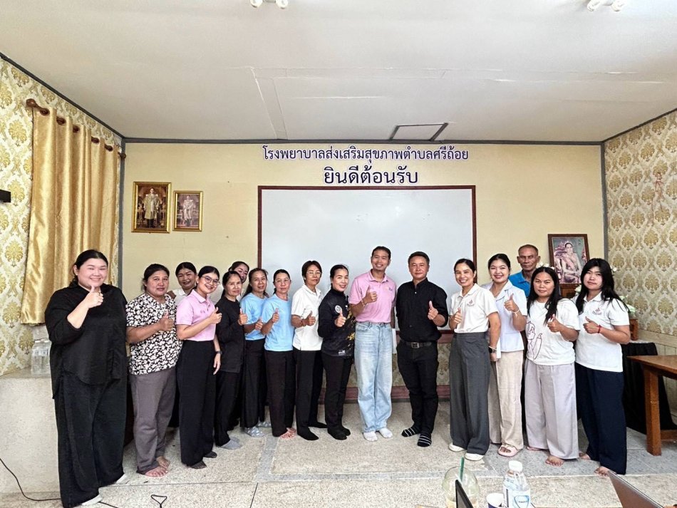 วันศุกร์ที่ 7 สิงหาคม 2561 เวลา 9:00 น ดาบตำรวจเทพสงวน  ปันสุวรรณ ตำแหน่งนายกเทศมนตรีตำบลศรีถ้อยมอบหมายให้ เจ้าหน้าที่ฝ่ายสวัสดิการสังคมร่วมกับกรมกิจการสตรีและสถาบันครอบครัวจังหวัดพะเยา ร่วมกับเจ้าหน้าที่รพสต.ศรีถ้อย อาสาบริบาลท้องถิ่น อาสาสมัครดูแลผู้สูงอายุ ผู้นำชุมชน ลงพื้นที่ติดประเมินผลการดำเนินงานโครงการพื้นที่สร้างสรรค์สำหรับครอบครัวในชุมชนเทศบาลตำบลศรีถ้อย  ณ โรงพยาบาลส่งเสริมสุขภาพตำบลศรีถ้อย มีผู้เข้าร่วมกิจกรรม 20 คน 