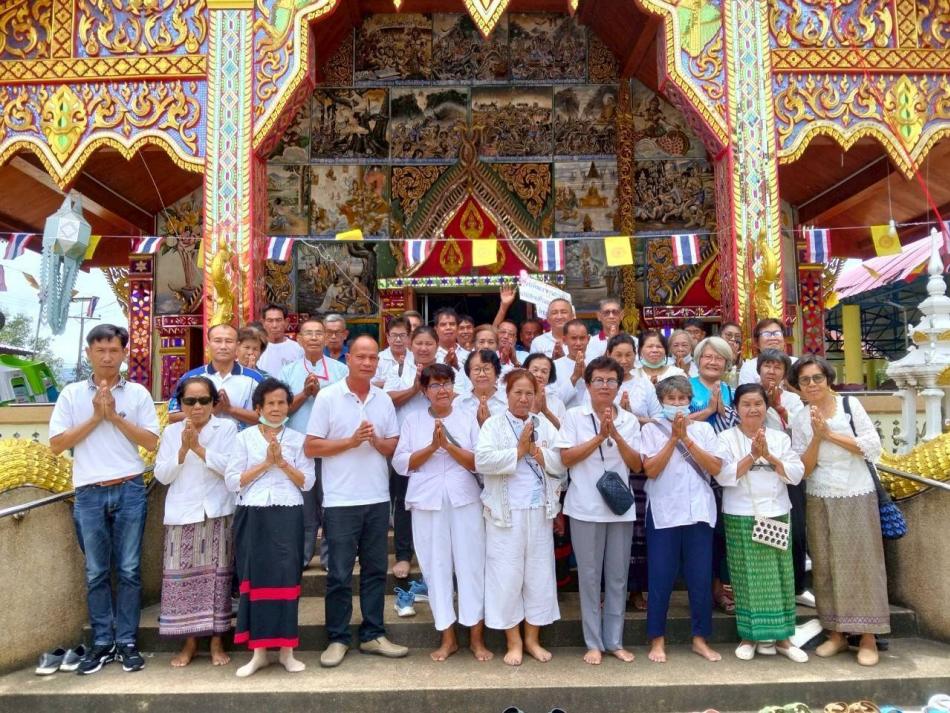 จัดกิจกรรมถวายเทียนพรรษาให้วัด ในพื้นที่เทศบาลตำบลศรีถ้อย จำนวน 5 วัด