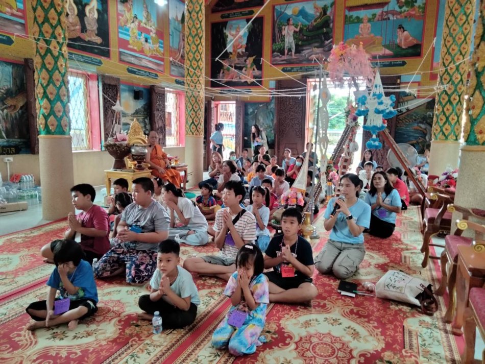 วันเสาร์ที่ 8 สิงหาคม พ.ศ. 2569 ศูนย์พัฒนาครอบครัวในชุมชนตำบลศรีถ้อย ได้จัดกิจกรรม  “ พื้นที่สร้างสรรค์สำหรับครอบครัวในชุมชนเทศบาลตำบลศรีถ้อย” ภายใต้กิจกรรม “ เล่าเรื่องพื้นบ้าน” โดยมีวัตถุประสงค์เพื่อส่งเสริมให้เด็ก เยาวชน ได้เรียนรู้ข้อมูลวิถีชุมชน ตำนานพื้นบ้าน อัตลักษณ์ของดีในในชุมชนศรีถ้อย รวมถึงส่งเสริมให้เด็กเยาวชนทำกิจกรรมร่วมกันระหว่างผู้ปกครอง และสมาชิกในชุมชน